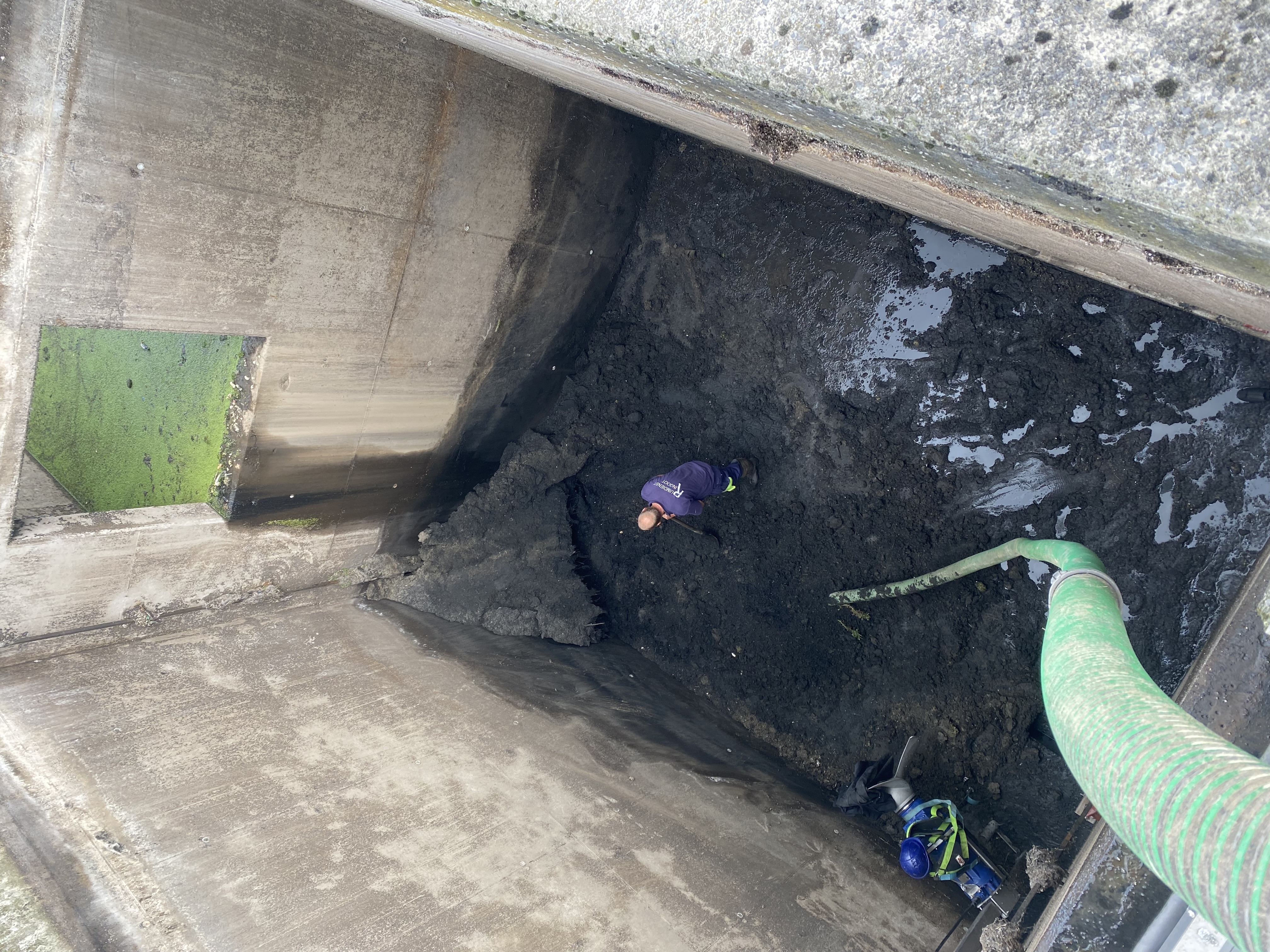 tijdens interventie van een bezinkput